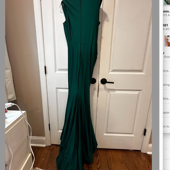 Body Contouring Emerald Gown - Picture 5 of 6